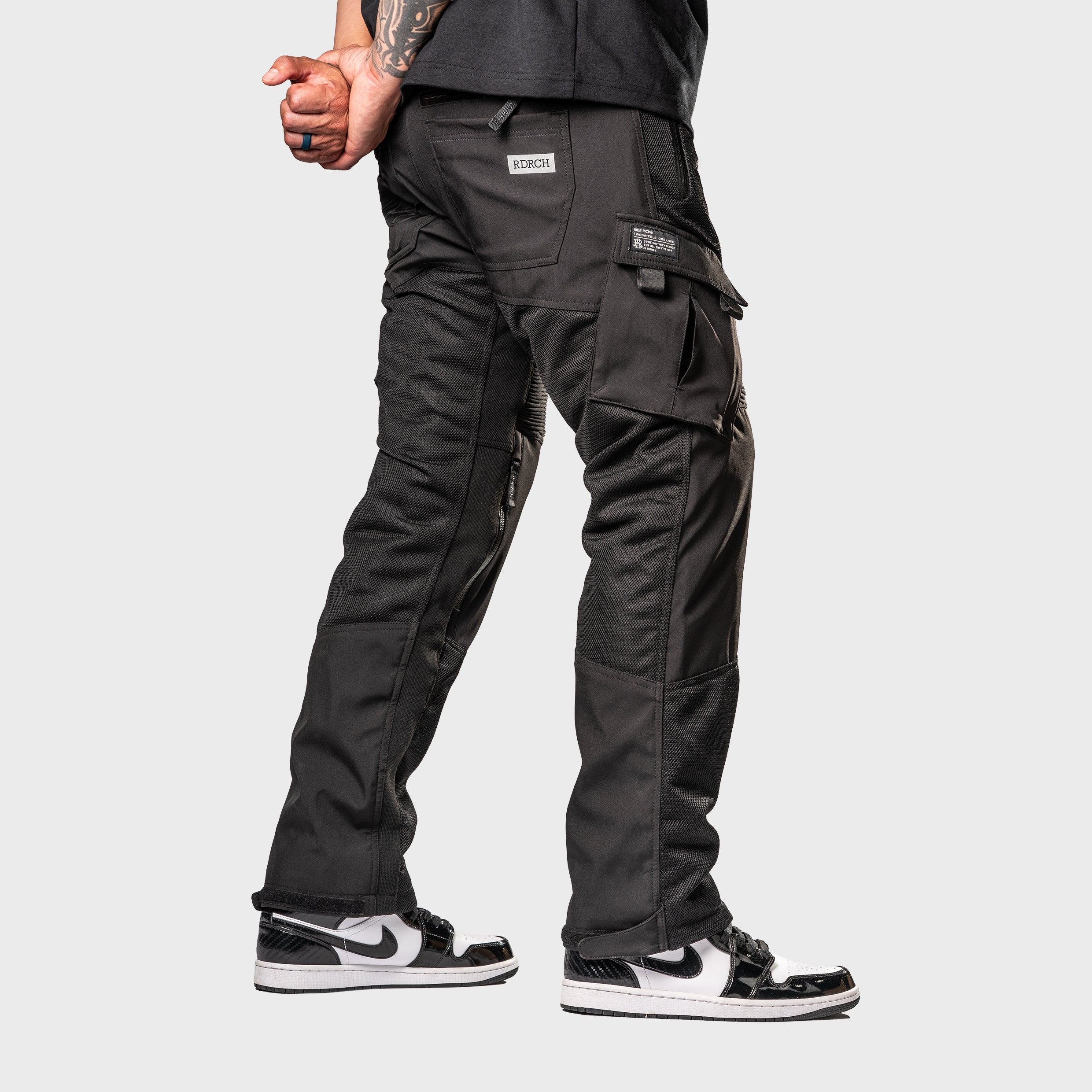 Unit 16™ V2.Flow™ Mesh Armoured Cargo Motorcycle Pants {Black}