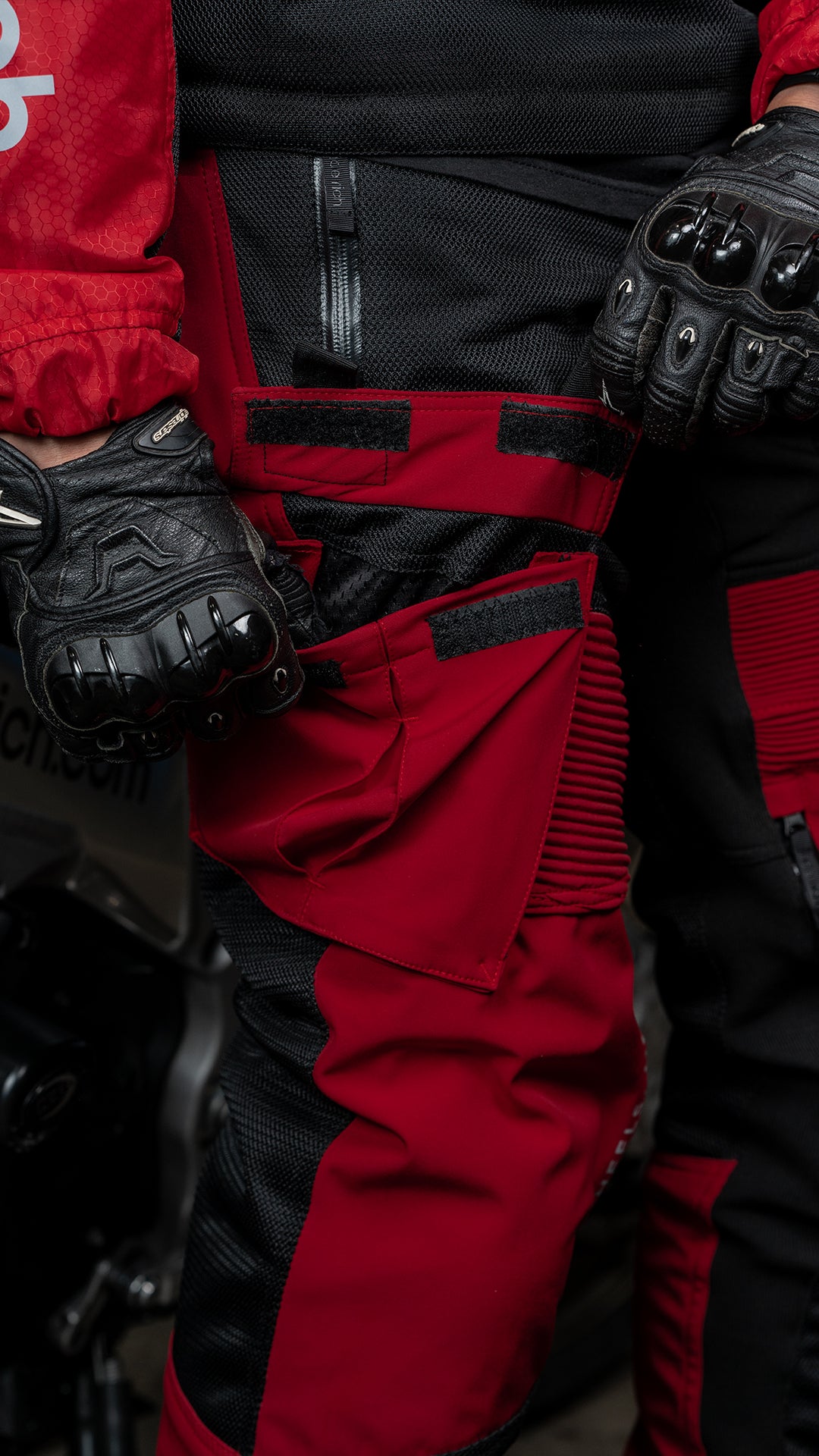 Unit 16™ V2.Flow™ Mesh Armoured Cargo Joggers {Red}