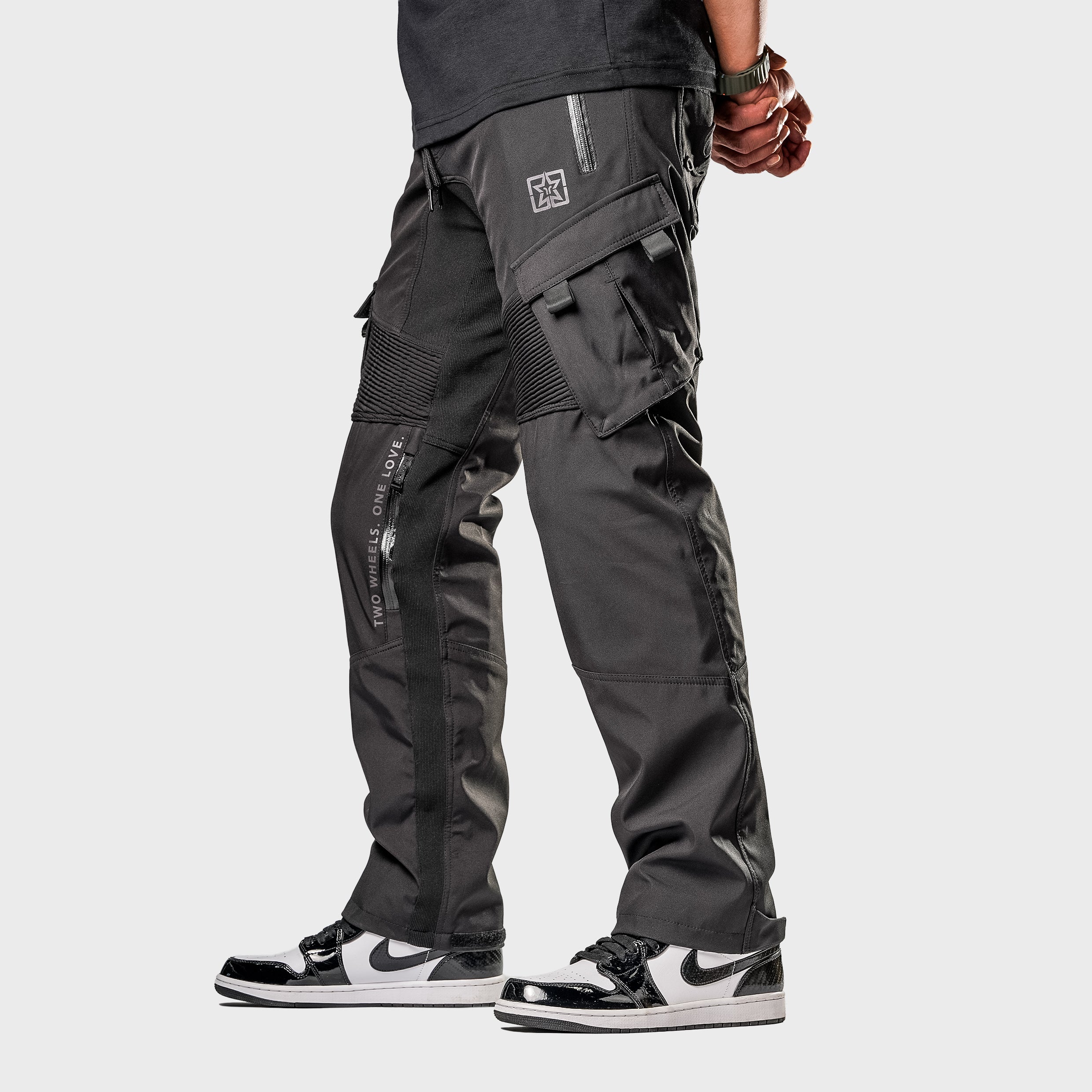 Unit 16™ Armoured Softshell Cargo Motorcycle Pants {Black}