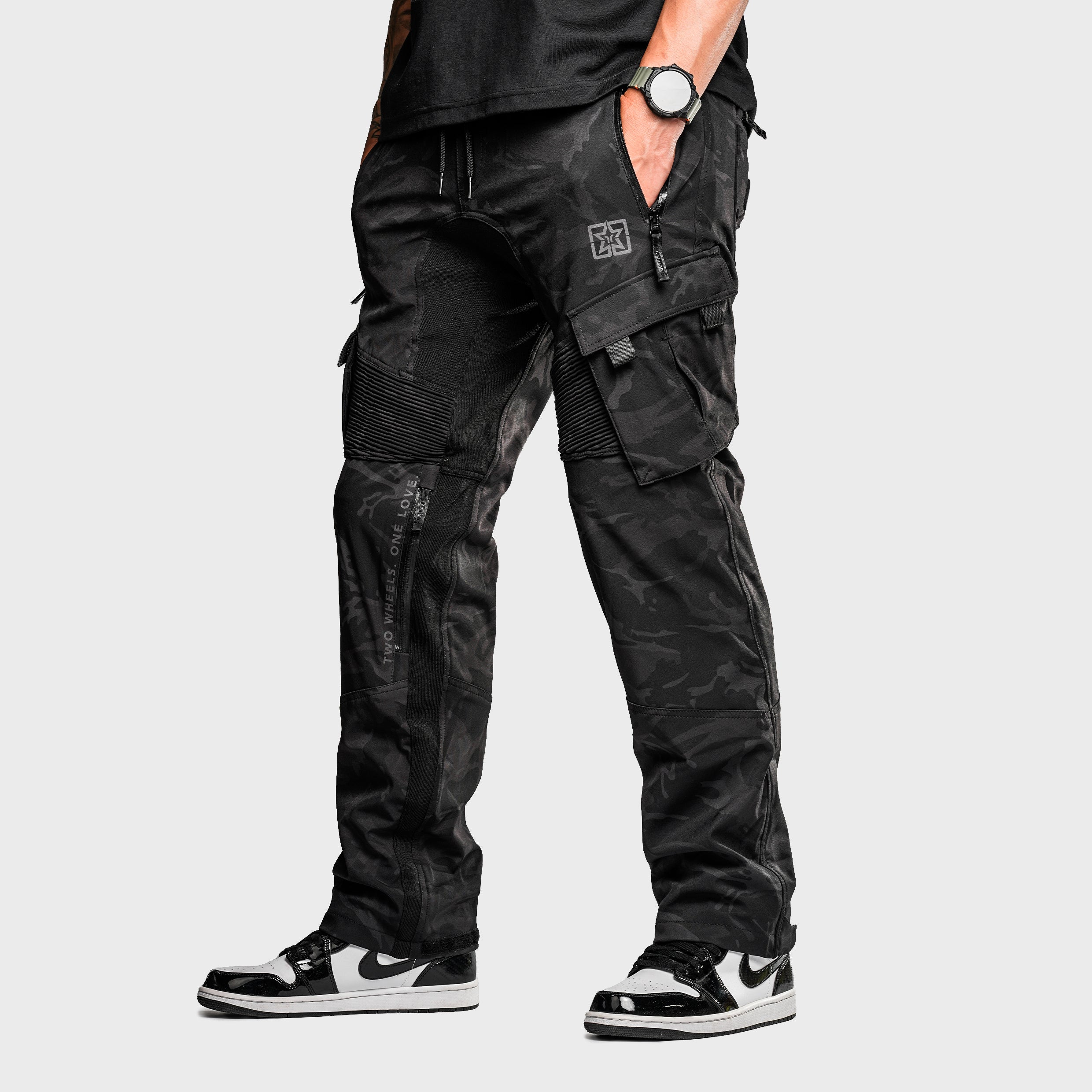 Unit 16™ Armoured Softshell Cargo Motorcycle Pants {Black Camo}