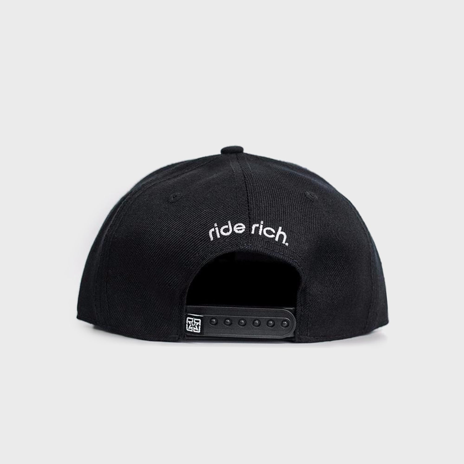 Emblem Snapback {White on Black}