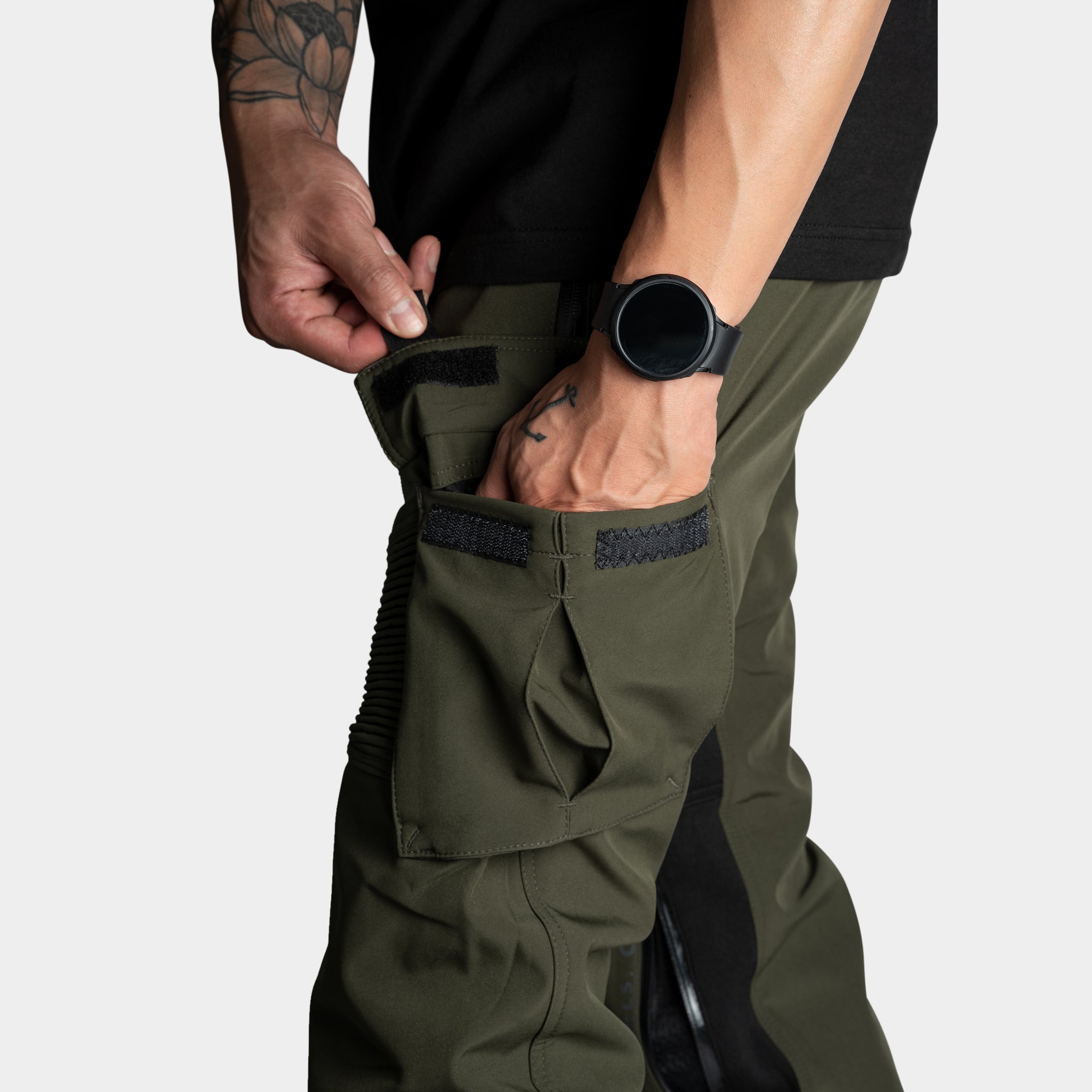 Unit 16™ Armoured Softshell Cargo Joggers {Military Green}