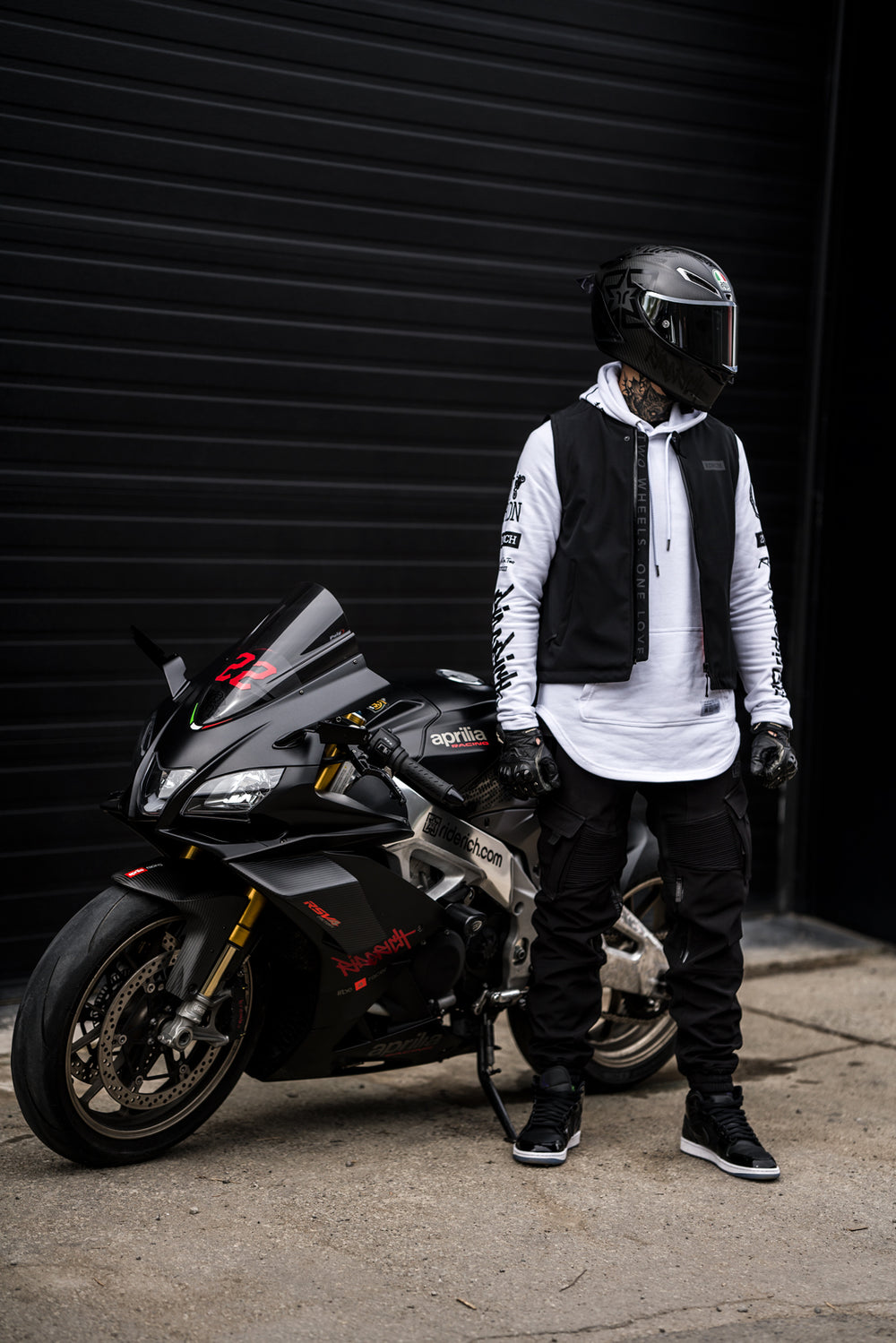 Scarboro™ Armoured Softshell Vest {Emblem/Black}