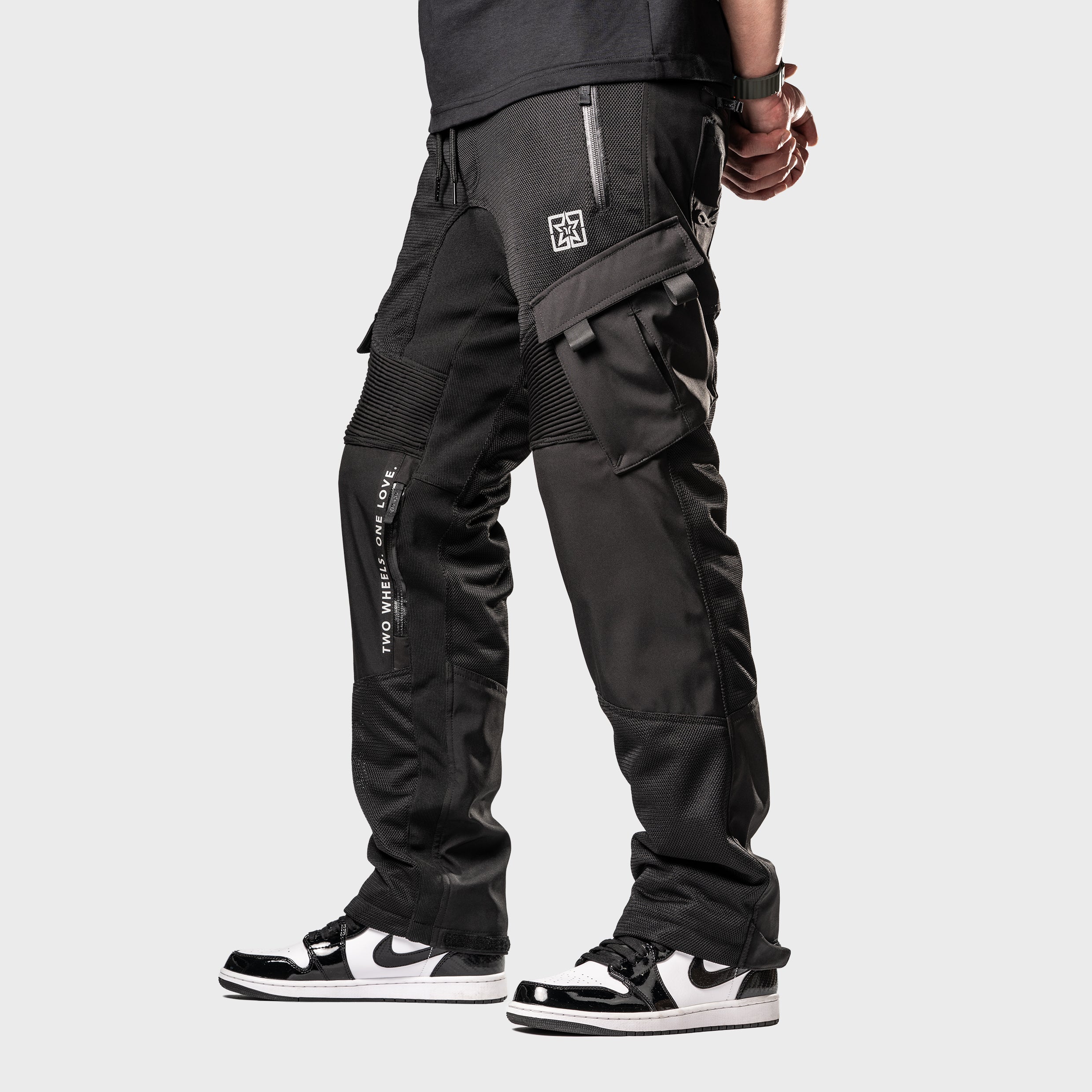 Unit 16™ V2.Flow™ Mesh Armoured Cargo Motorcycle Pants {Black}