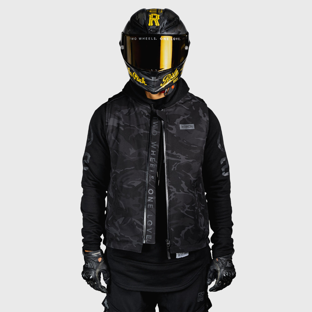 Scarboro™ Armoured Softshell Vest {Black Camo}